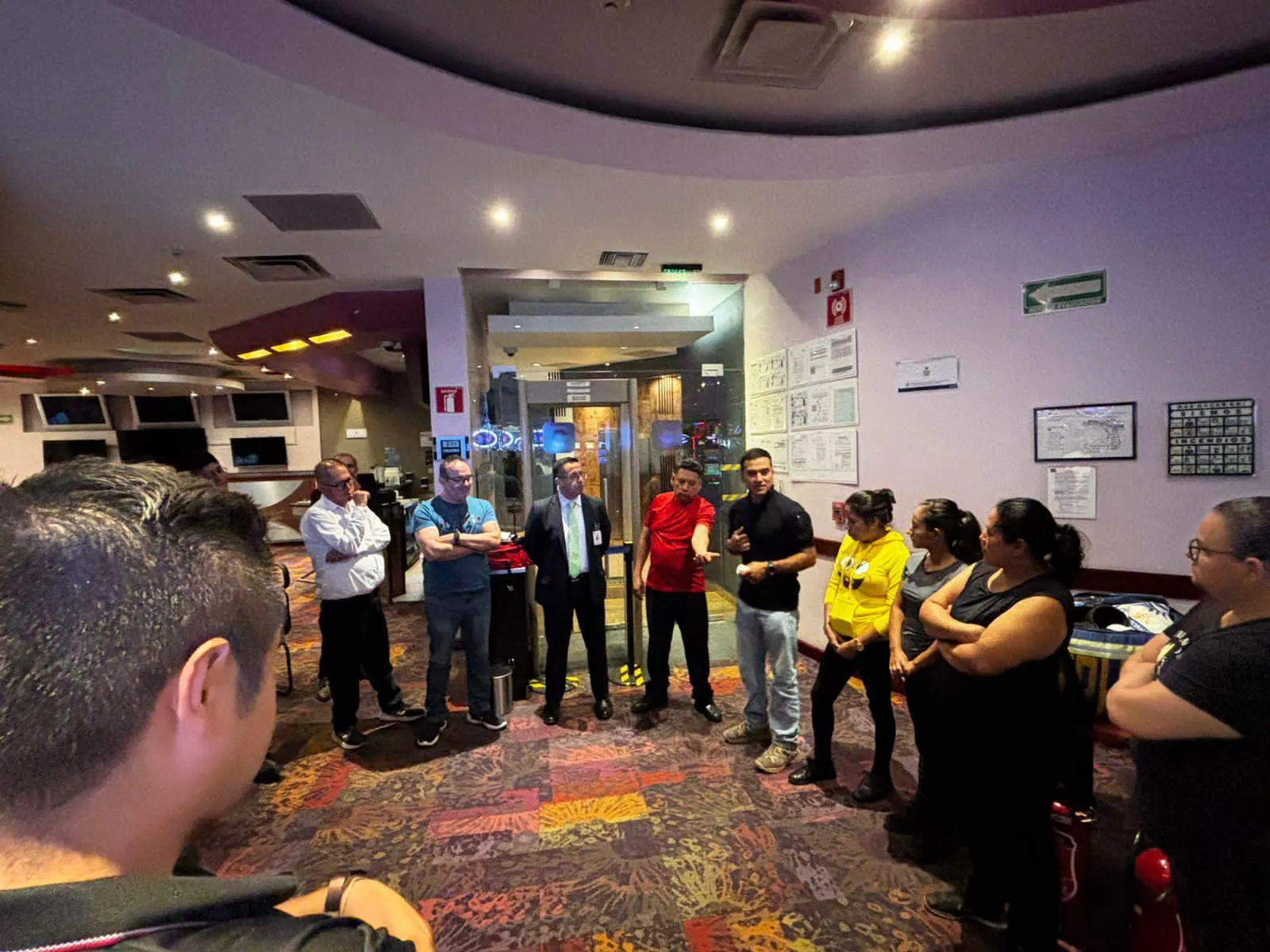 Andru con equipo técnico